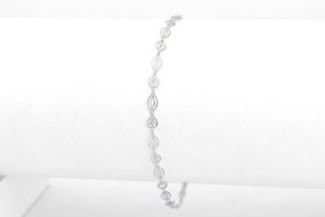 Ezüst bokalánc elegáns szemekből - 