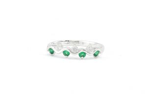 Ezüst gyűrű hullámmintás zöld és fehér kövekkel - Ezüst gyűrű