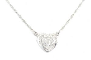Ezüst nyaklánc díszesen áttört szív medállal - 