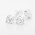 Ezüst fülbevaló bedugós karmos